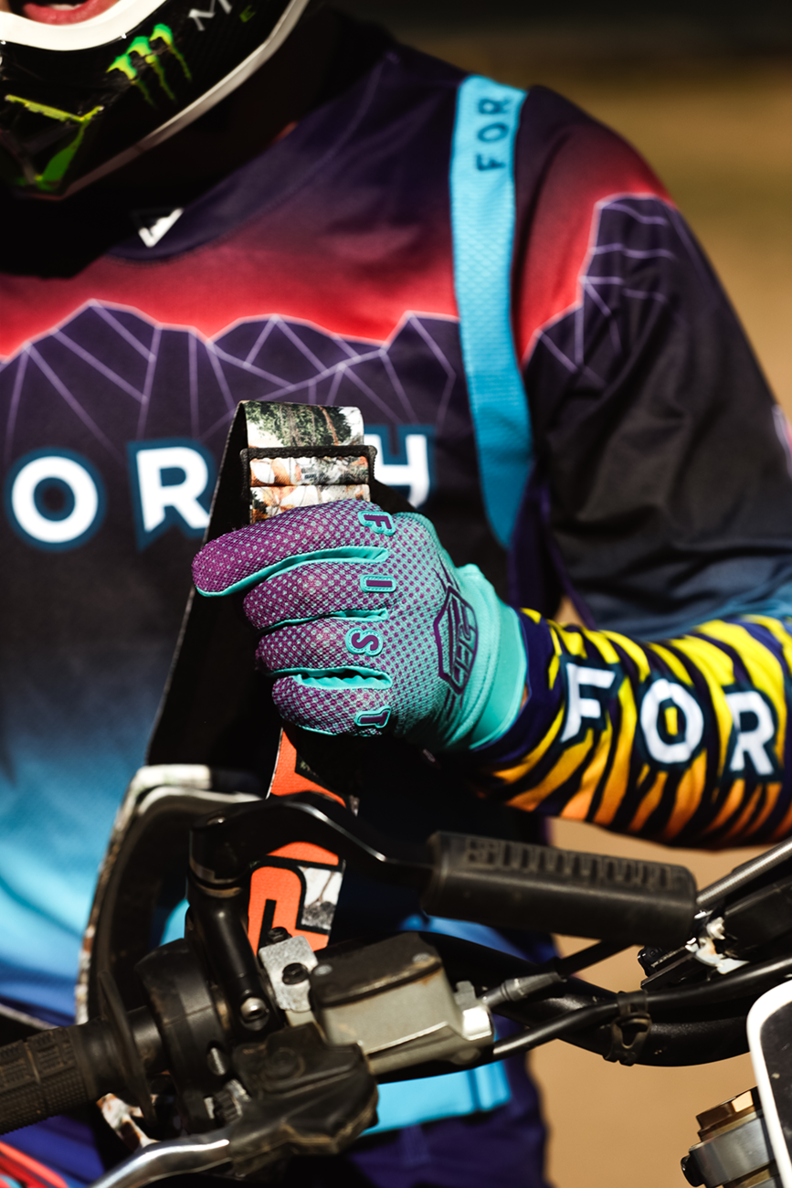 FIST Handwear Breezer Gloves in violet halftone with lightweight mesh and perforated Clarino palm, size XS, for riding or casual wear.
