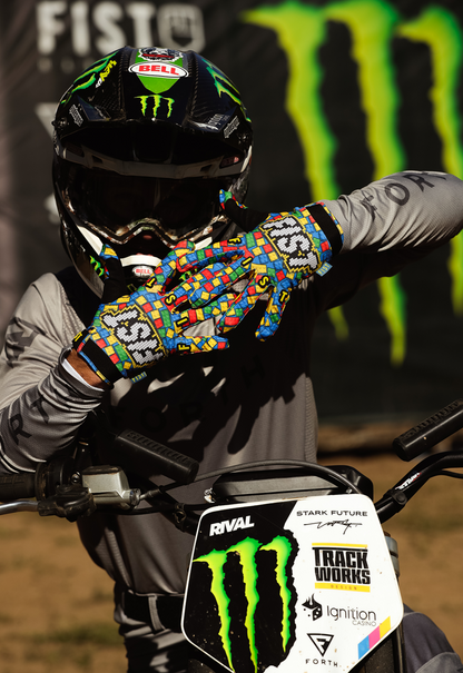 FIST HANDWEAR Strapped Build Gloves Small with pre-curved Clarino® palm and breathable spandex upper for comfort and grip.