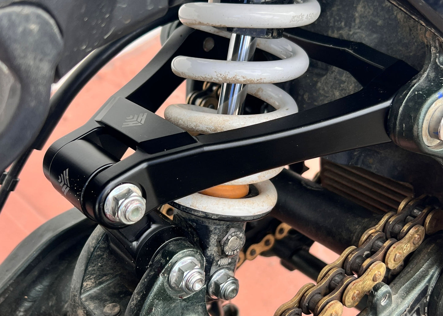 Heavy Hitter Ultra Bee Linkage - Howling Moto
