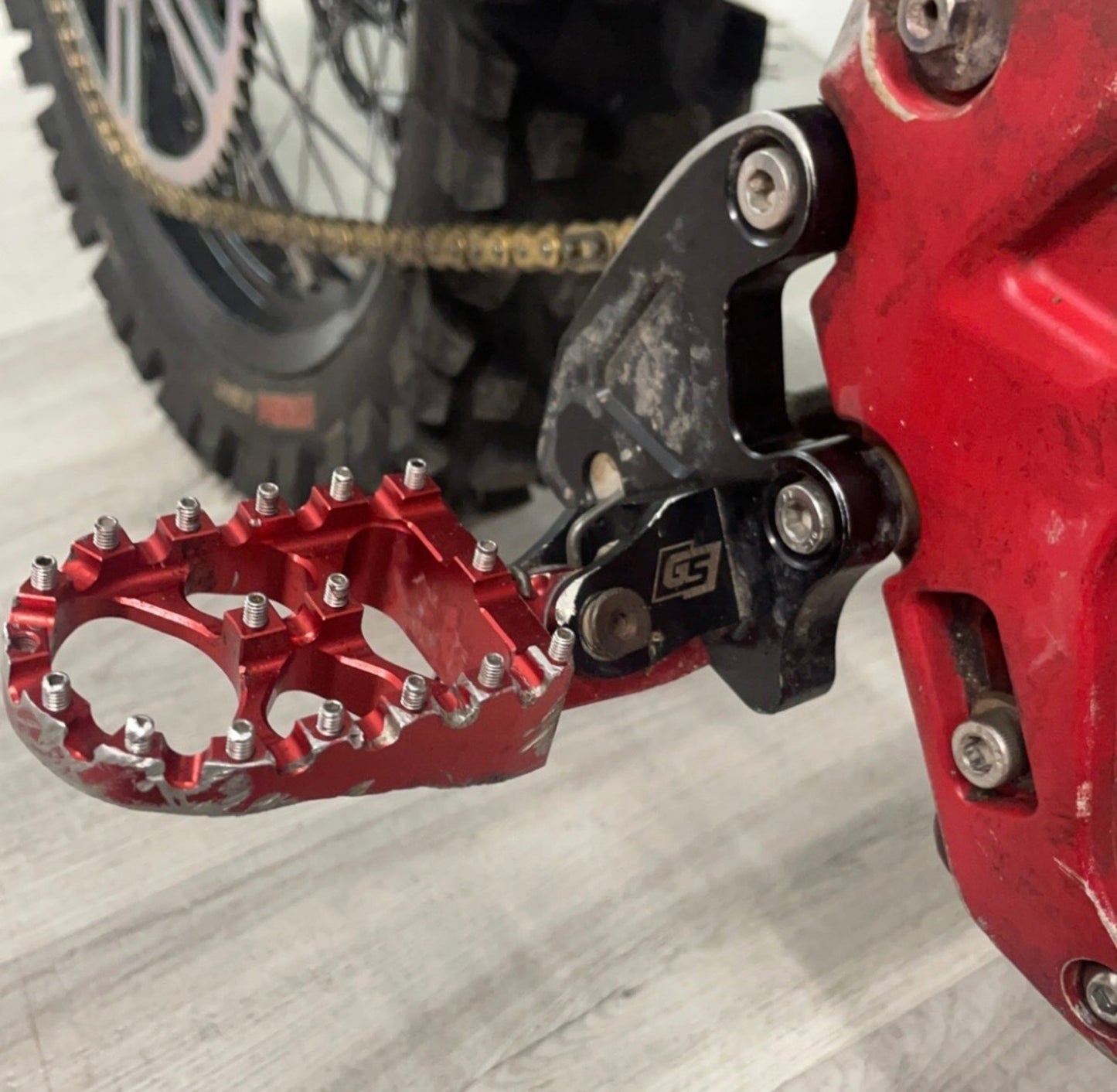 Heavy Hitter Billet CRF450 V2 Footpeg Brackets - Howling Moto