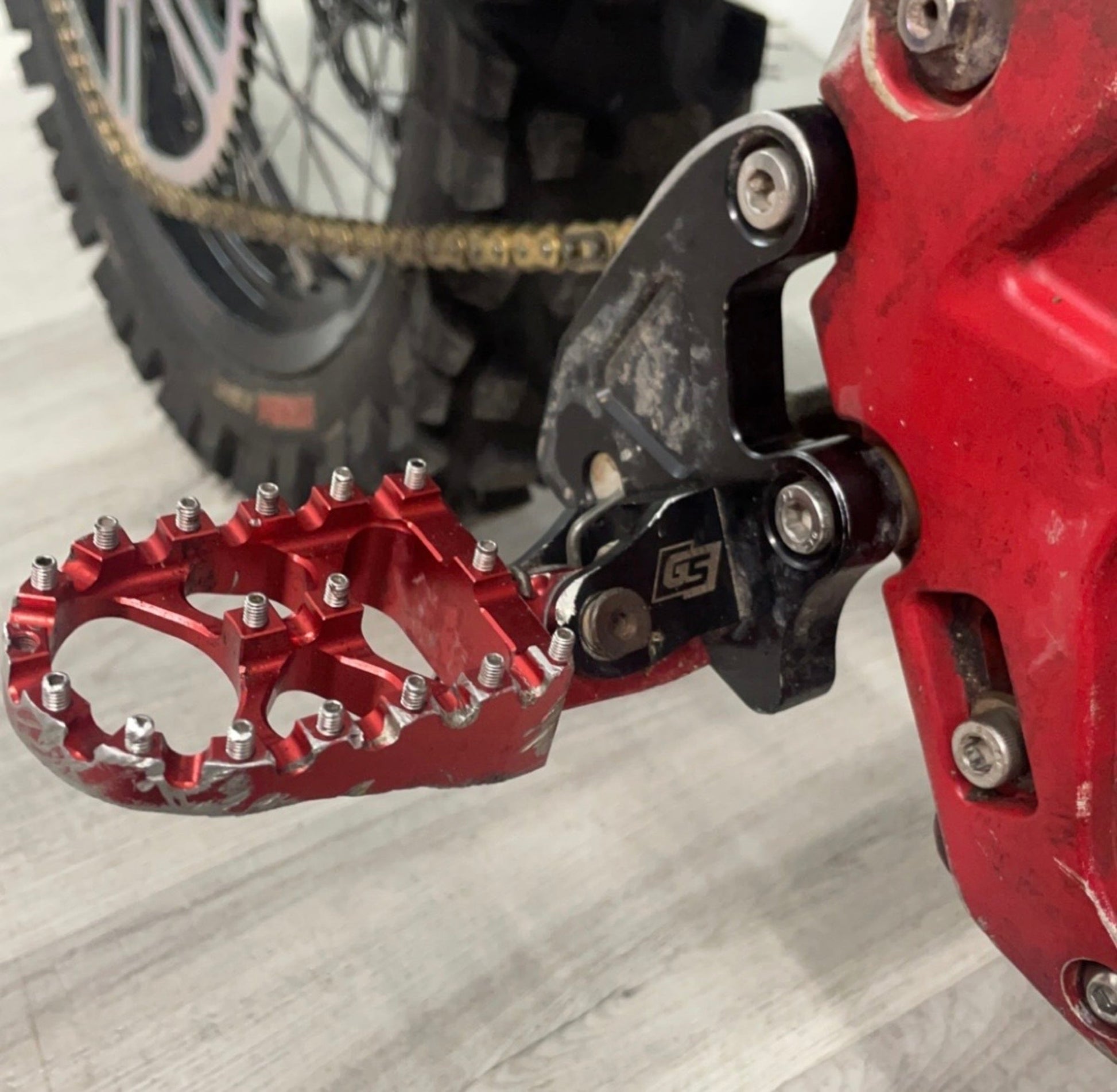 Heavy Hitter Billet CRF450 V2 Footpeg Brackets - Howling Moto