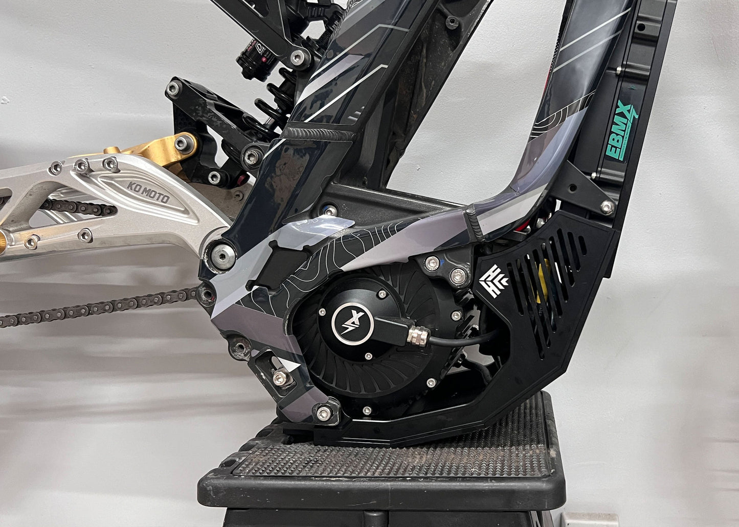 Heavy Hitter Surron V2 Skid Plate - Howling Moto