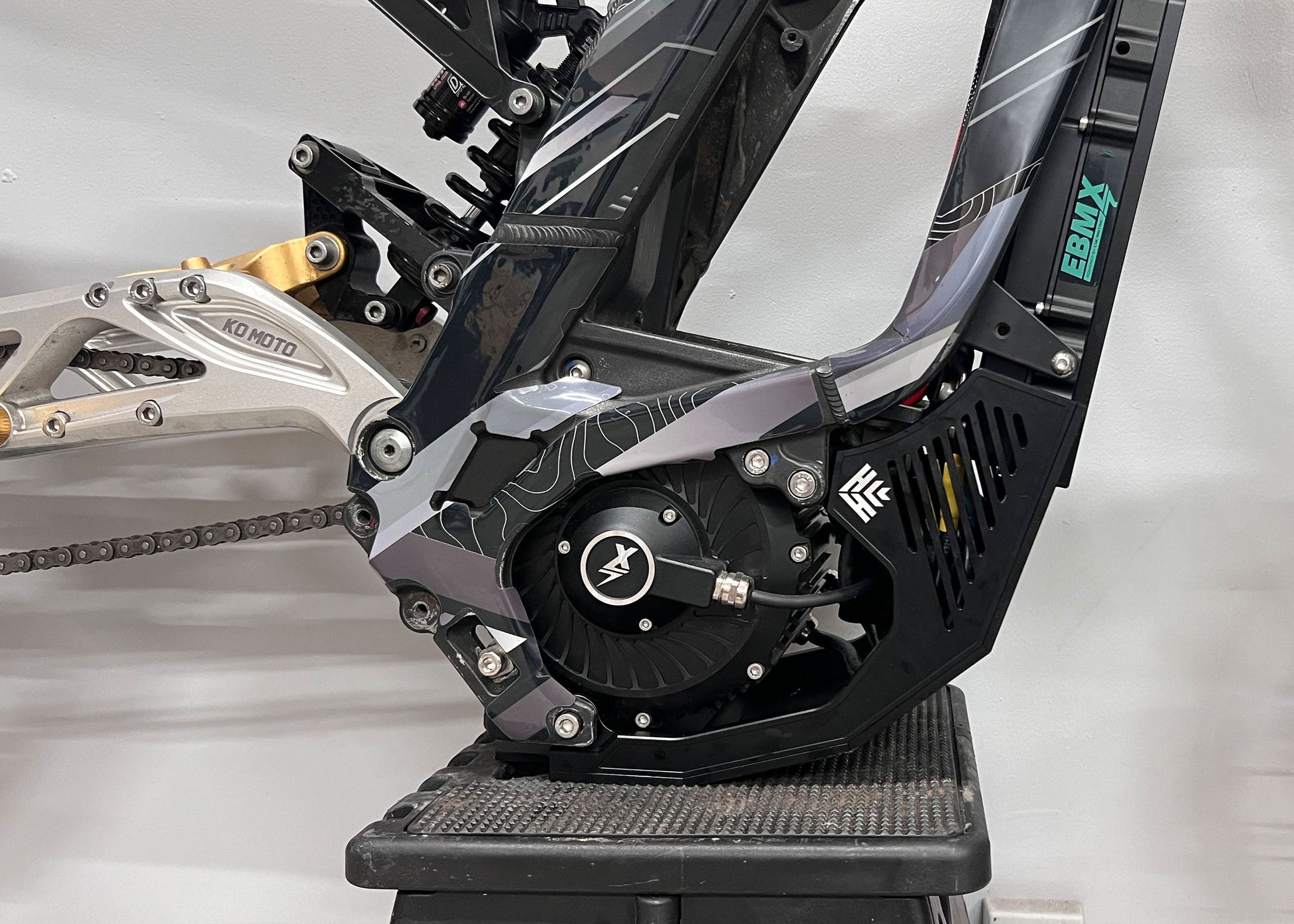 Heavy Hitter Surron V2 Skid Plate - Howling Moto