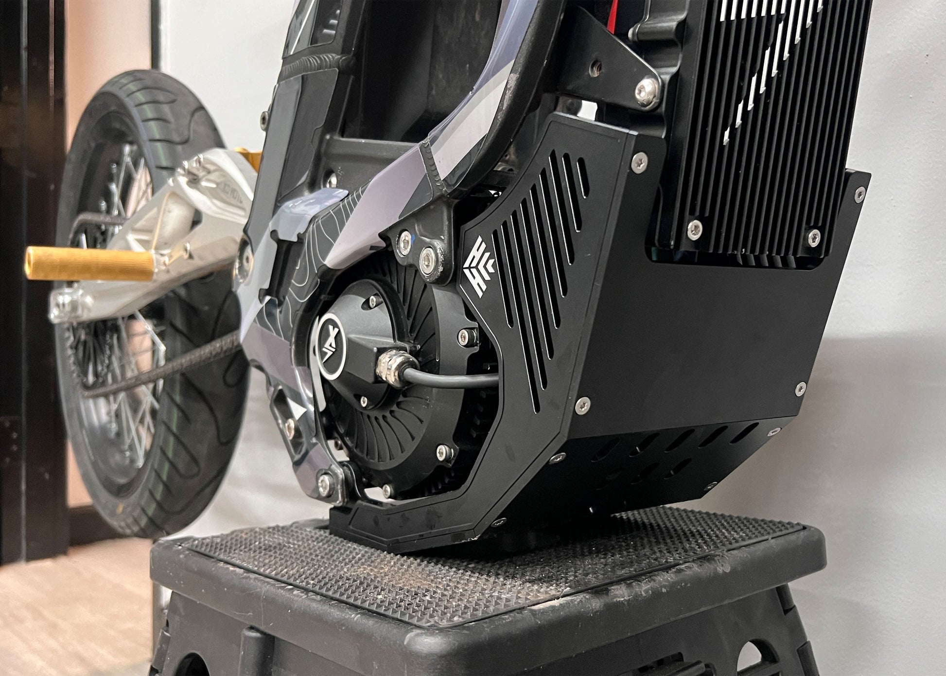 Heavy Hitter Surron V2 Skid Plate - Howling Moto