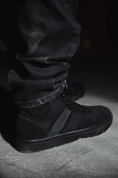 ICON Dog Days Boots in stealth black, US 9.5, genuine leather motorcycle footwear with D3O® inserts and BOA lacing system.