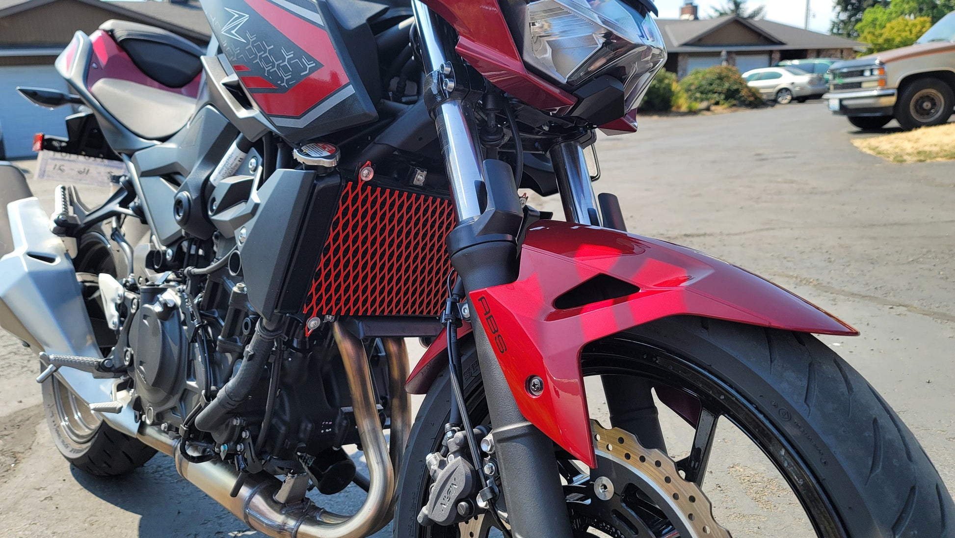 KAWASAKI Z400 & NINJA 400 Radiator Protective Grill - Howling Moto