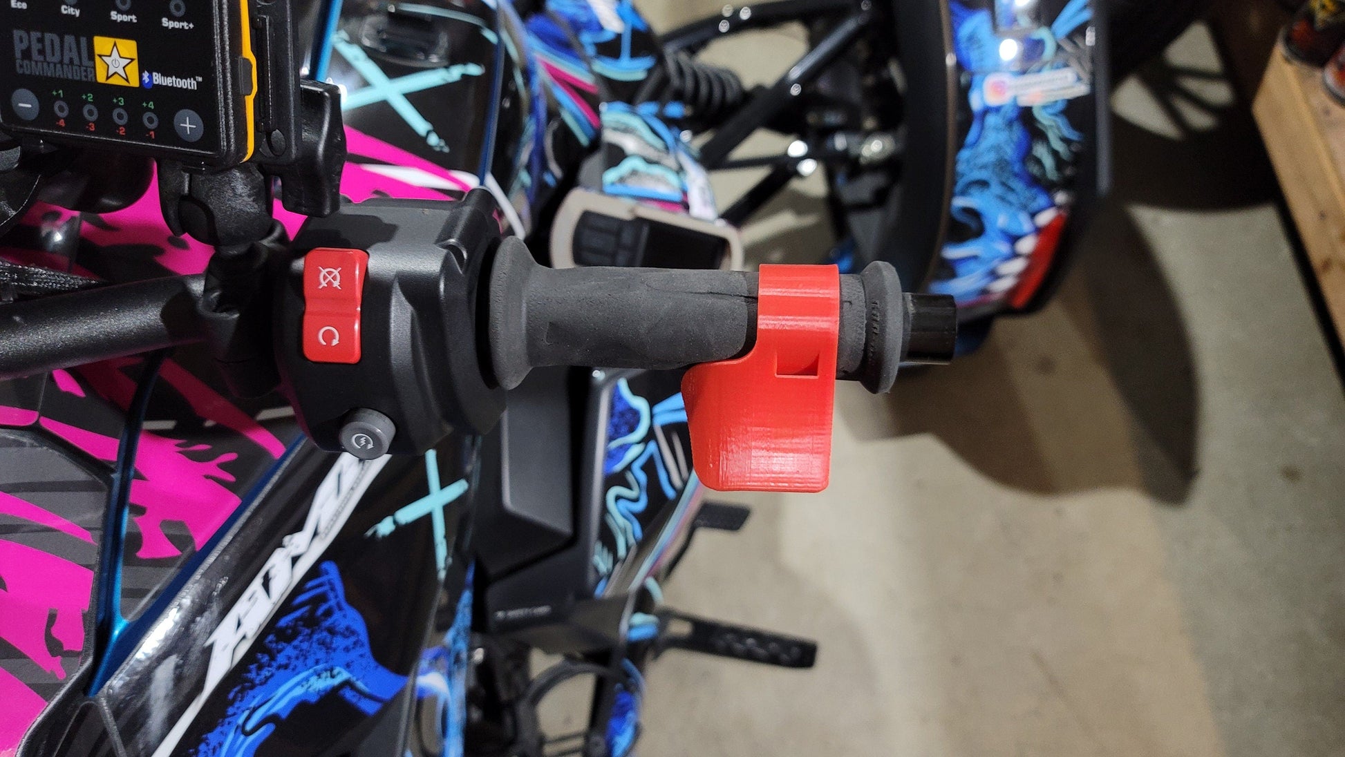 THROTTLE ASSIST for 7/8 Hand Grips - Howling Moto