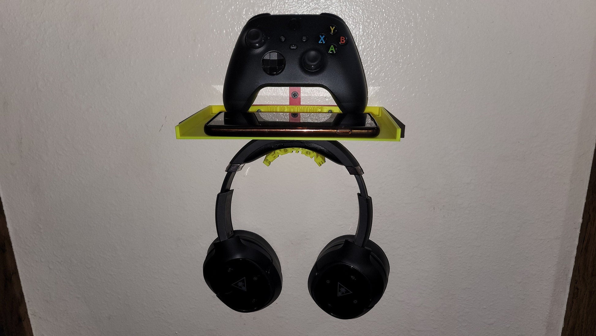 HEADPHONE and GAMING CONTROLLER Wall Mount - Howling Moto