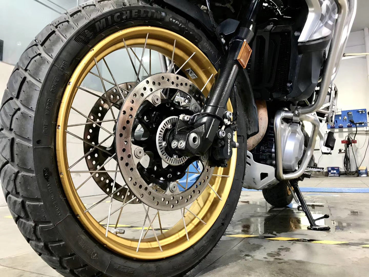 VMX-Racing 19in. 17in. Tubeless Wheels Fit For BMW F750GS 2019-2024 Gold GLM Rims - Howling Moto