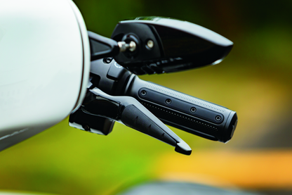 Kuryakyn ISO Levers for Harley Davidson Touring 2017-2020 in chrome, close-up of ergonomic motorcycle handlebar levers