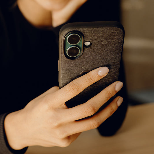 Everyday Case | iPhone 16 Charcoal - Howling Moto