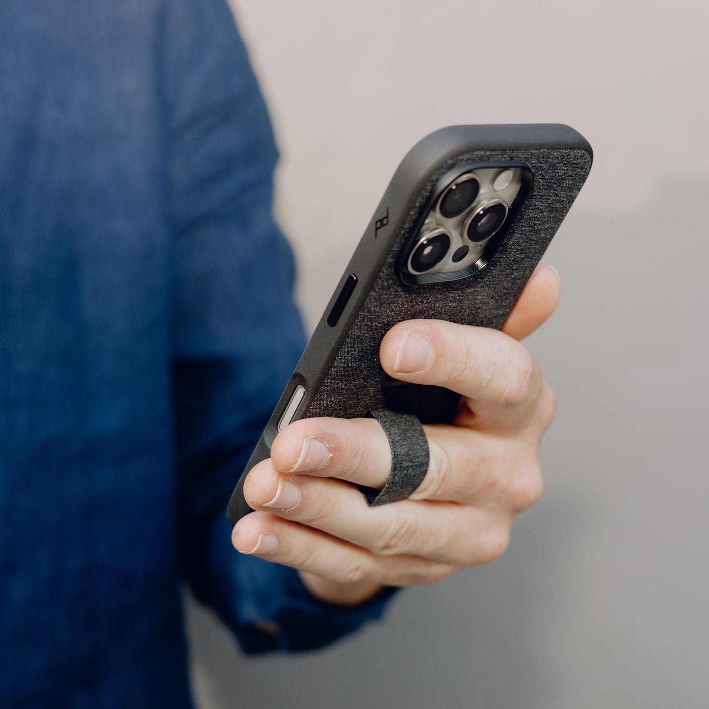 Everyday Loop Case | iPhone 16 Pro| Charcoal - Howling Moto