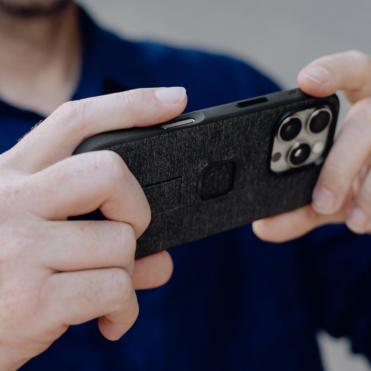 Everyday Loop Case | iPhone 16 Pro| Charcoal - Howling Moto
