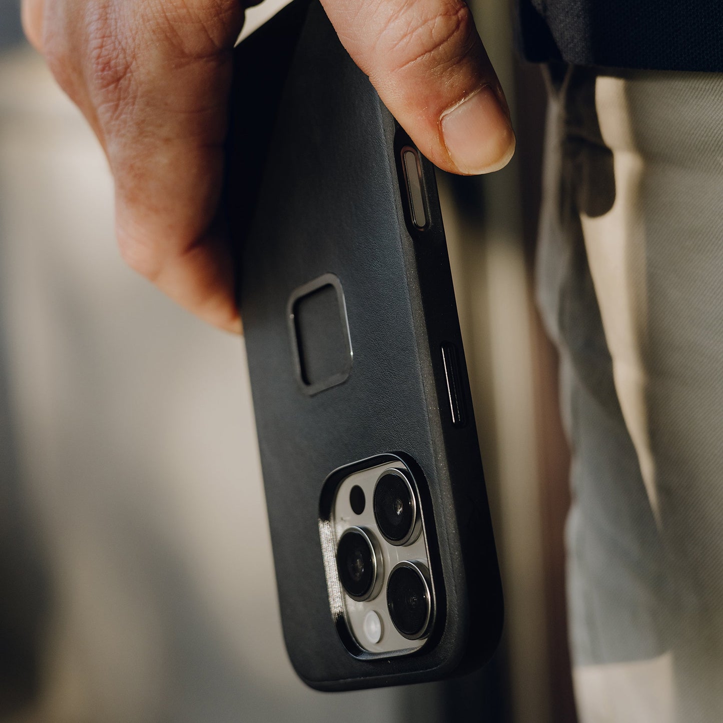 Everyday Clarino Case | iPhone 16 Pro Max Black - Howling Moto