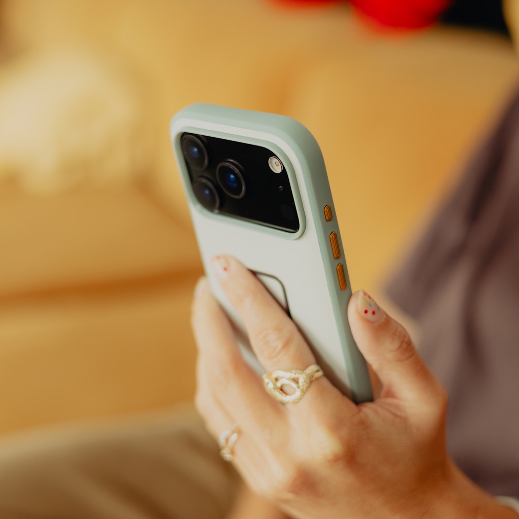 Peak Design Everyday Case for iPhone 17 Pro in Cirrus, protective mobile phone case with sleek design and precise cutouts.
