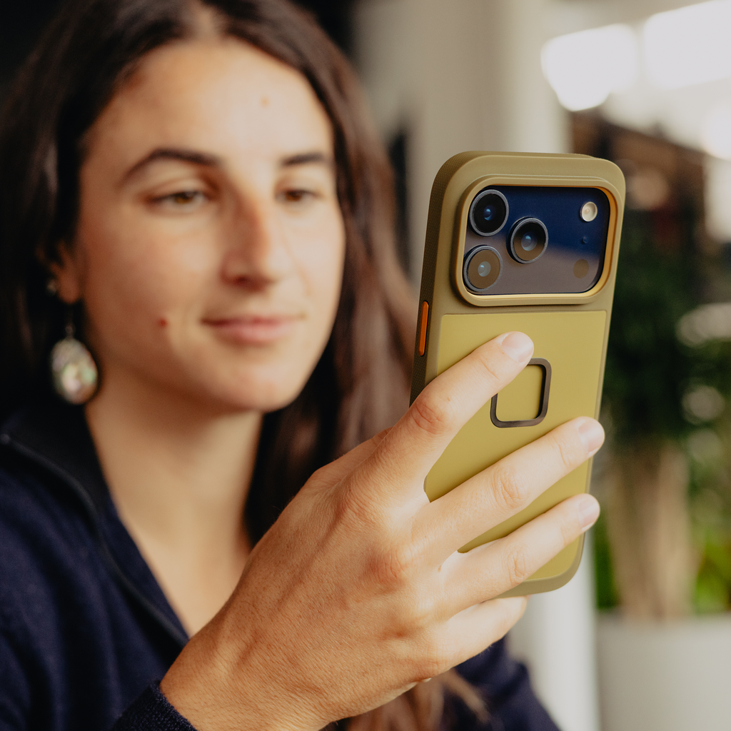 Peak Design Gnar Case for iPhone 17 Pro Max in Kelp color, featuring rugged mobile protection and sleek design.