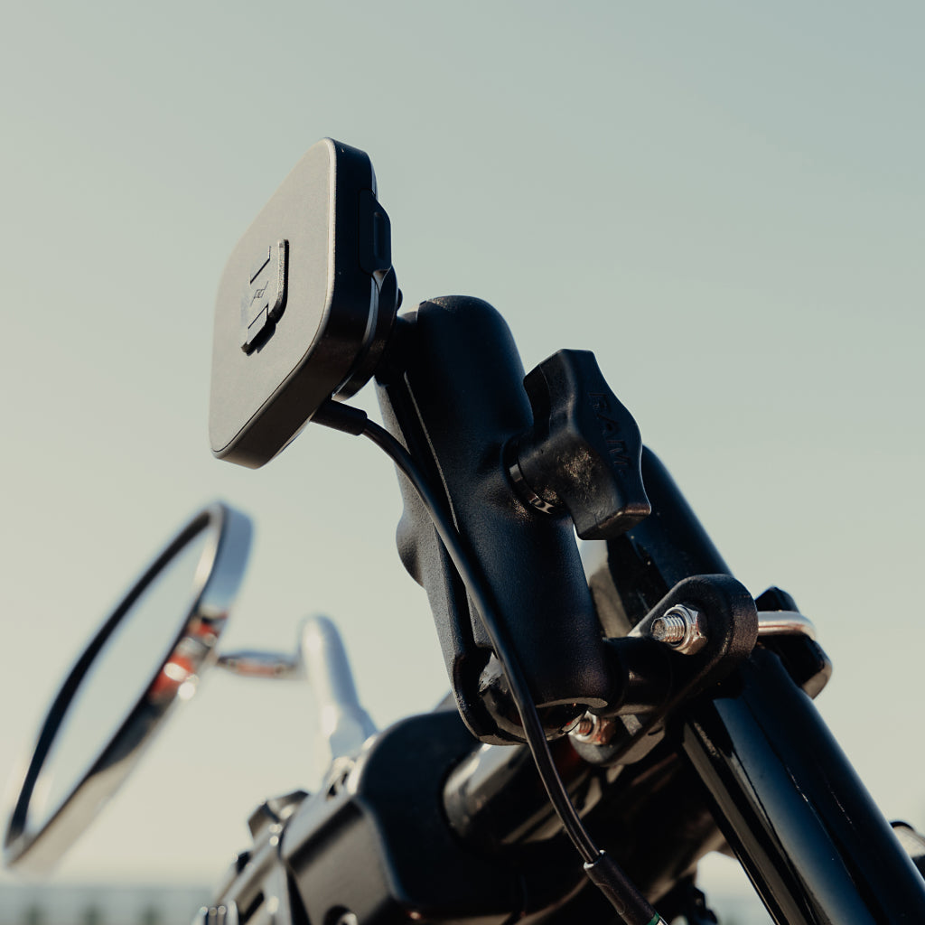 Ball Mount | Charging Locking Qi2 | 1in - Howling Moto