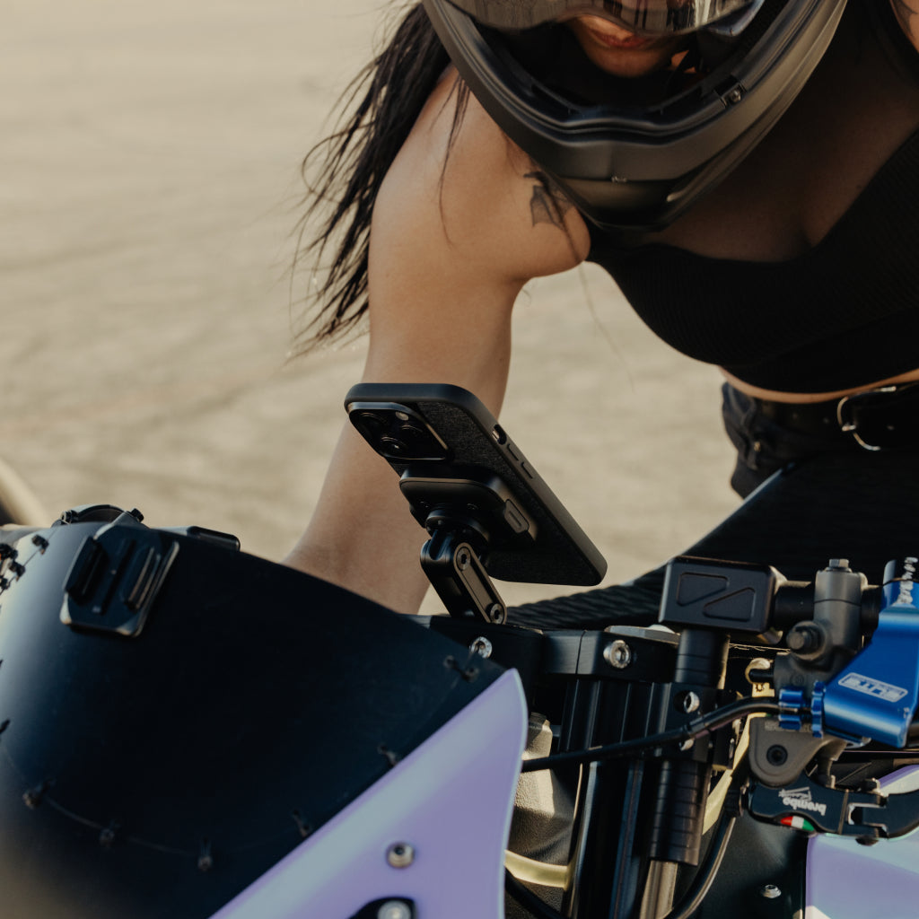 Motorcycle Stem Mount | Charging Qi2 - Howling Moto