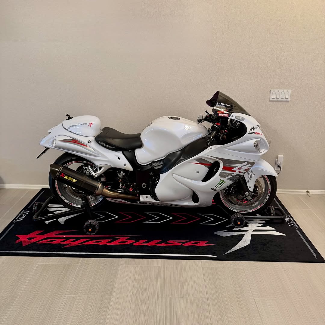 MPM Motorcycle Mat for Suzuki Hayabusa - MM7129 - Howling Moto
