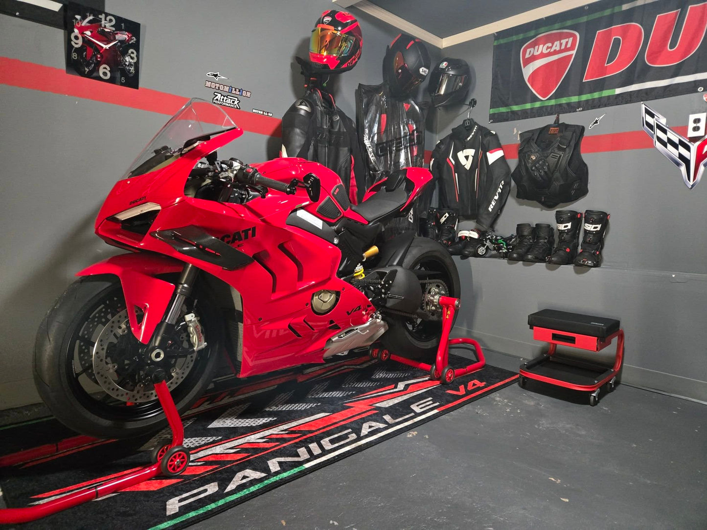 MPM Motorcycle Mat for Ducati Panigale V4 - MM7187 - Howling Moto
