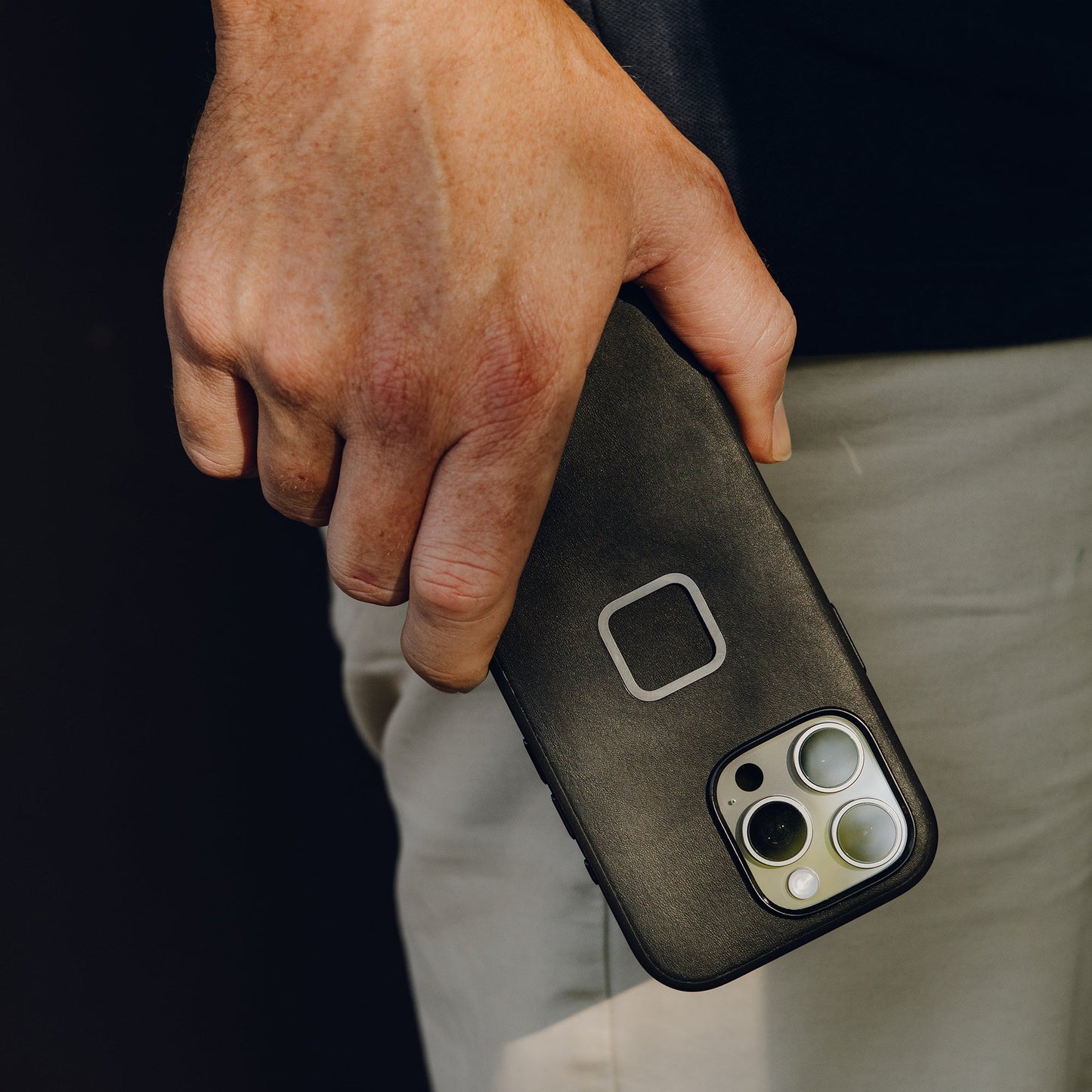 Everyday Clarino Case | iPhone 16 Pro Black - Howling Moto