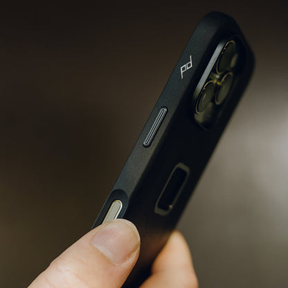 Everyday Clarino Case | iPhone 16 Pro Black - Howling Moto