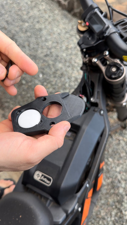 Surron AIRTAG CONCEALER - Howling Moto