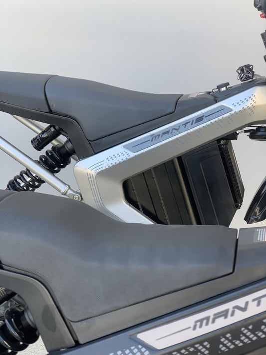 Rawrr Mantis Flat Seat - Howling Moto