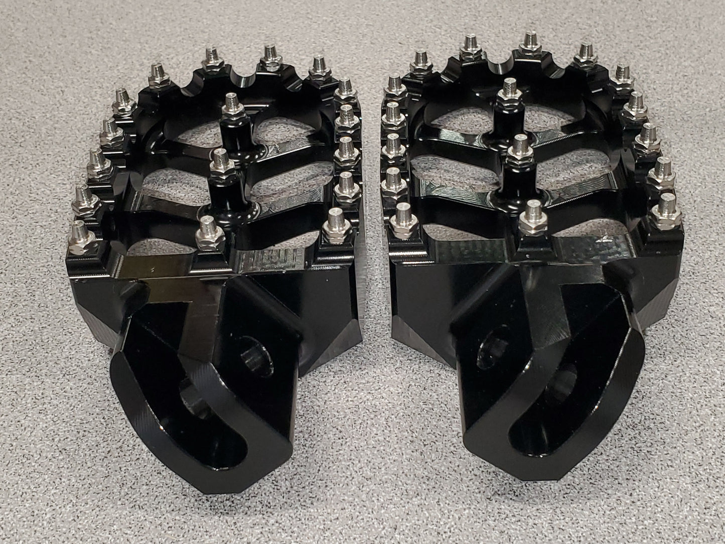 RFN Ares Foot Pegs - Howling Moto