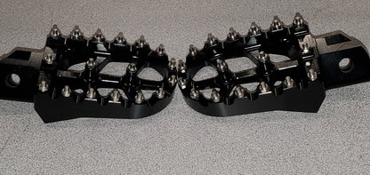 RFN Ares Foot Pegs - Howling Moto