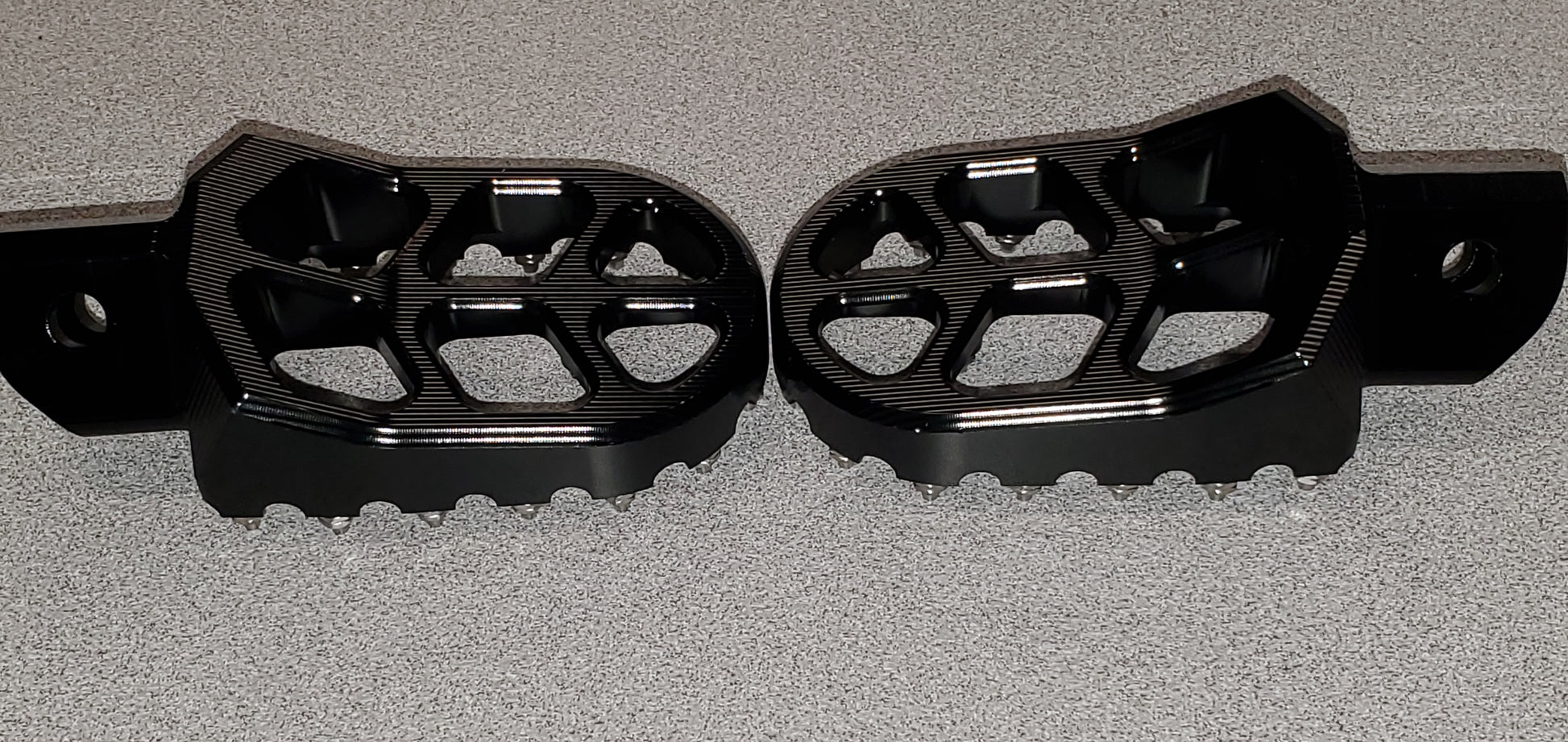 RFN Ares Foot Pegs - Howling Moto