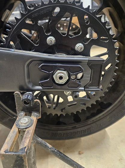 R7/FZ/MT07 AXLE ADJUSTERS - Howling Moto