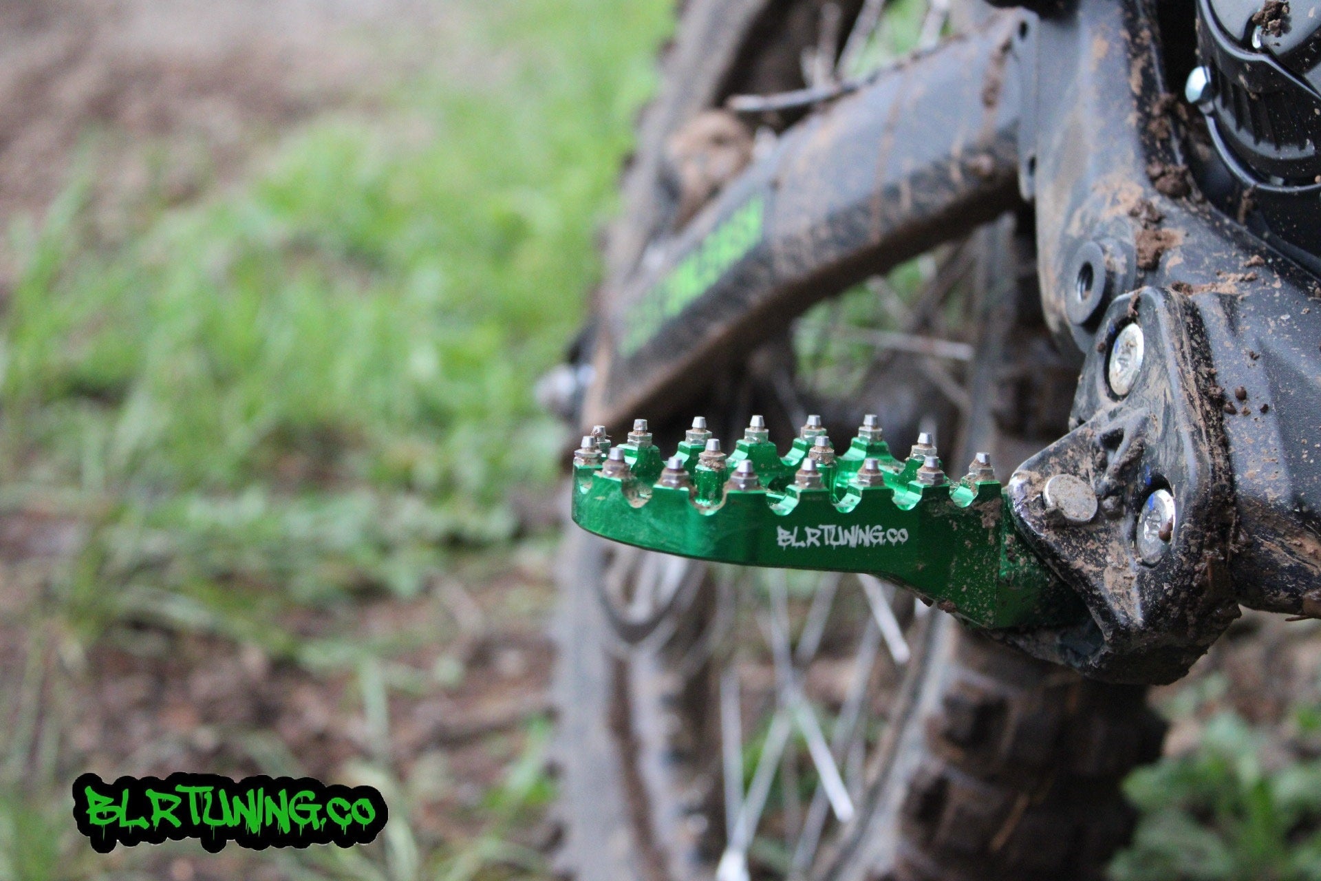 FOOT PEGS FOR RAWRR MANTIS X AND MANTIS X PRO BILLET ALUMINUM WITH STAINLESS STEEL TEETH BY BLR TUNING - Howling Moto