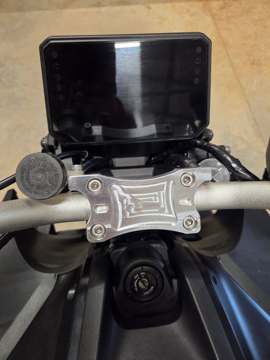 SS-MOTO 2025+ Yamaha MT-07 Dirtbar Riser Cap with Integrated 15cc Reservoir Mounts