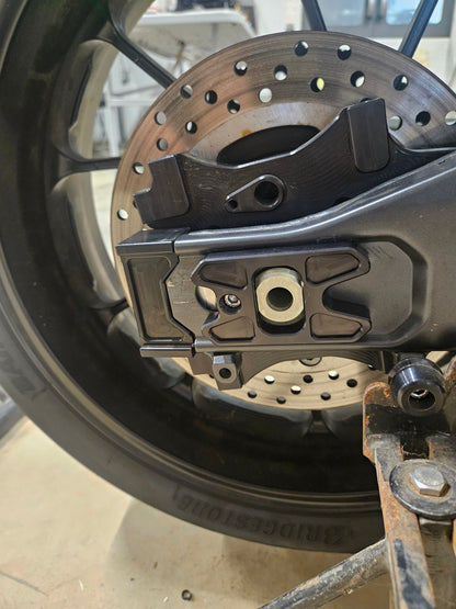 R7/FZ/MT07 AXLE ADJUSTERS - Howling Moto
