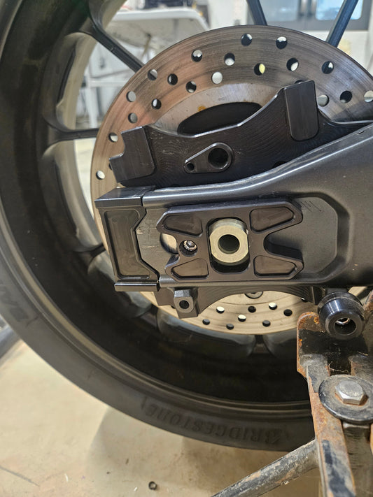 R7/FZ/MT07 AXLE ADJUSTERS - Howling Moto