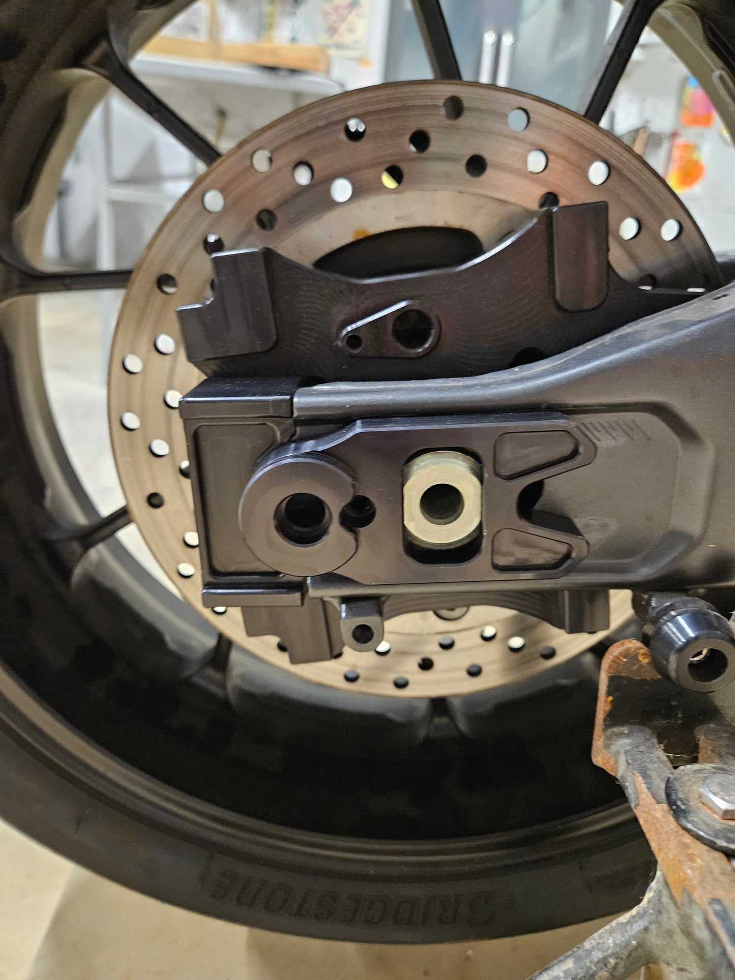 R7/FZ/MT07 AXLE ADJUSTERS - Howling Moto