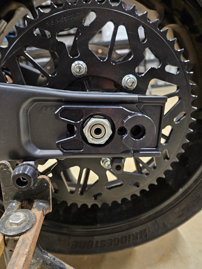 R7/FZ/MT07 AXLE ADJUSTERS - Howling Moto