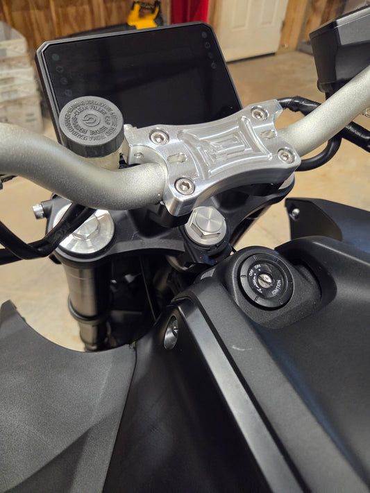 SS-MOTO 2025+ Yamaha MT-07 Dirtbar Riser Cap with Integrated 15cc Reservoir Mounts