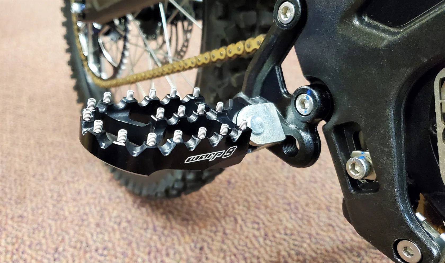 Warp 9 Surron/E Ride Pro/79Bike Foot Pegs - Howling Moto