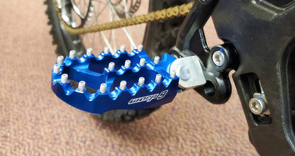 Warp 9 Surron/E Ride Pro/79Bike Foot Pegs - Howling Moto