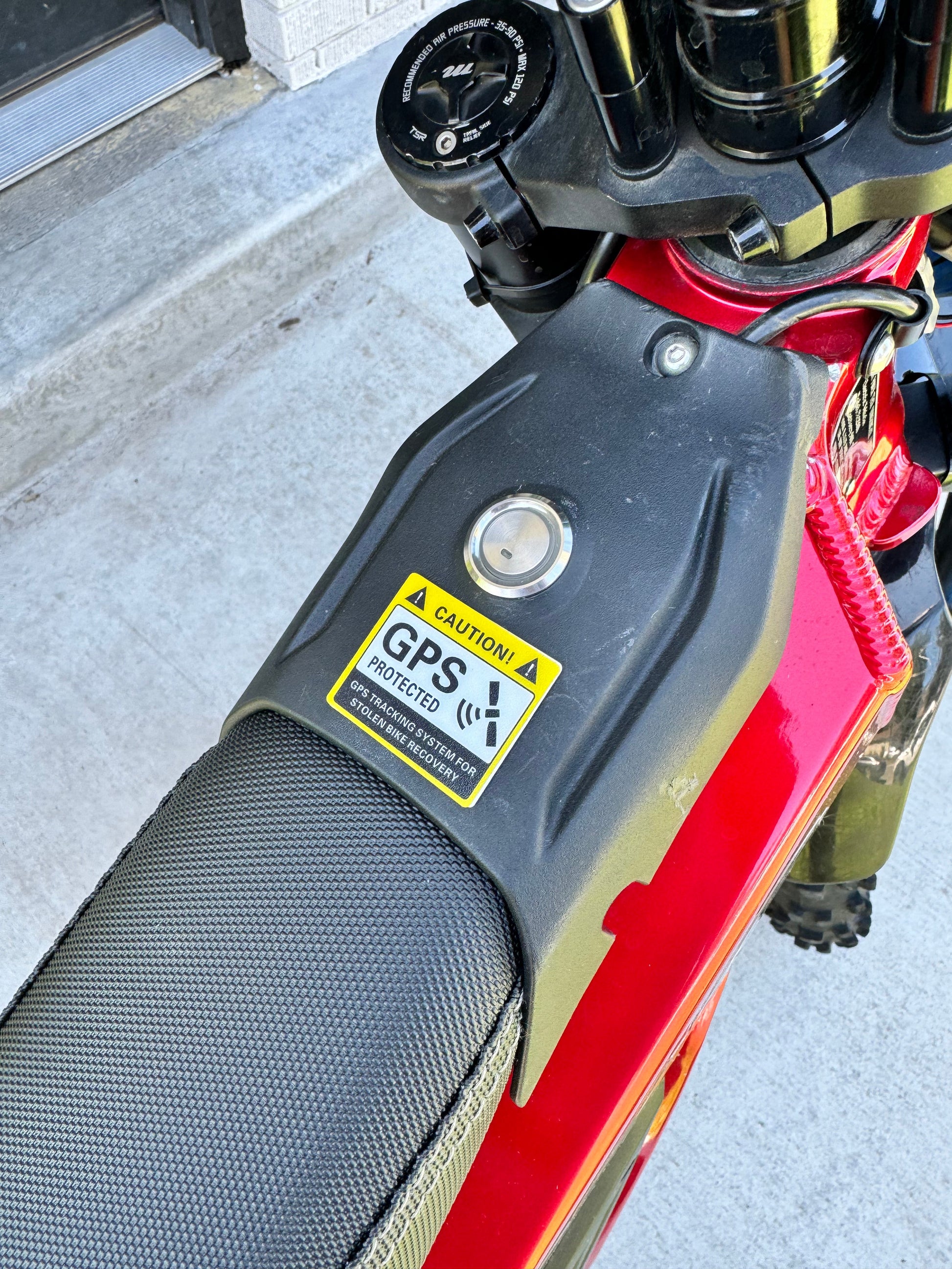 Anti Theft GPS Warning Sticker 3 Pack - Howling Moto