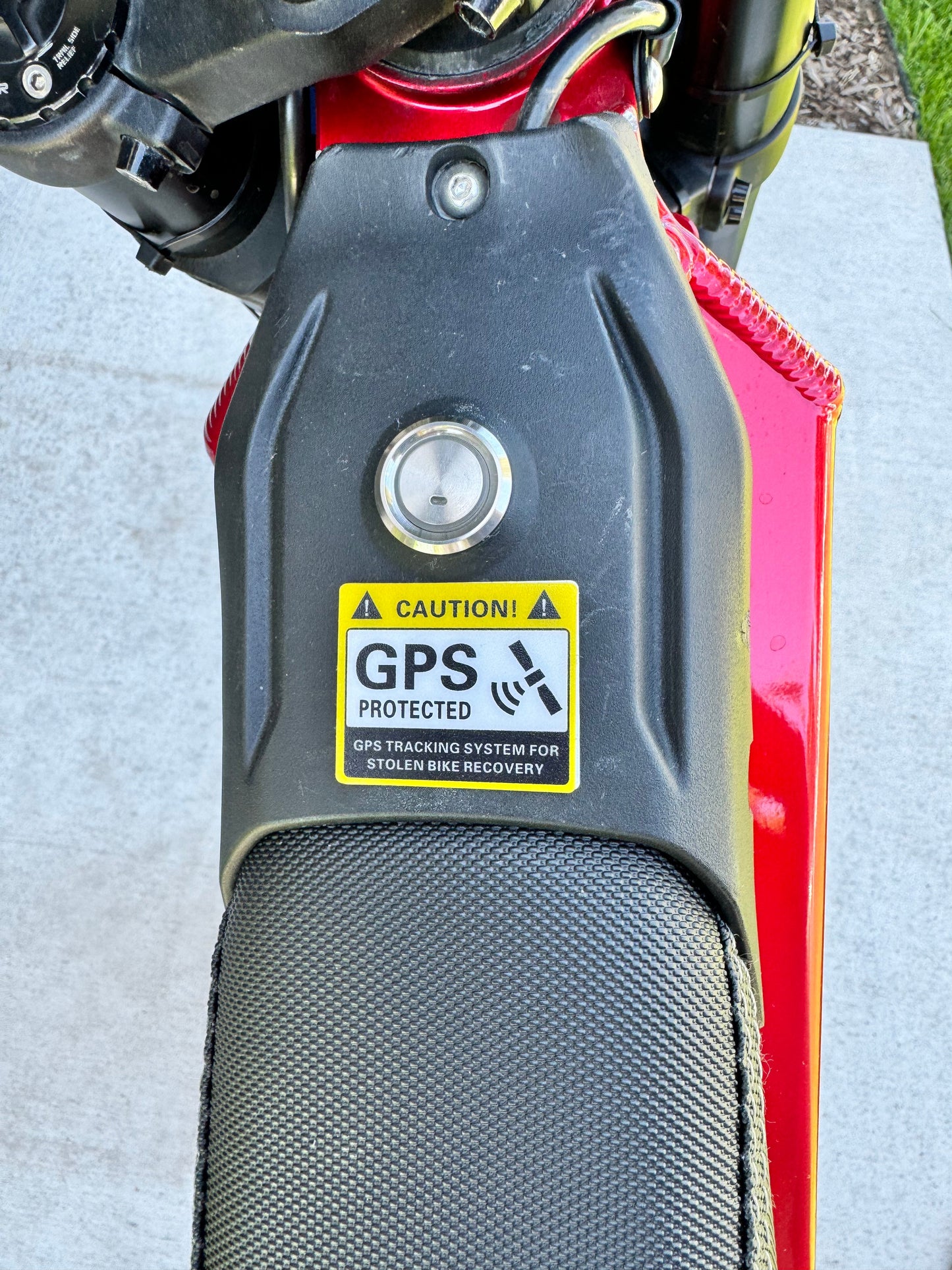 Anti Theft GPS Warning Sticker 3 Pack - Howling Moto