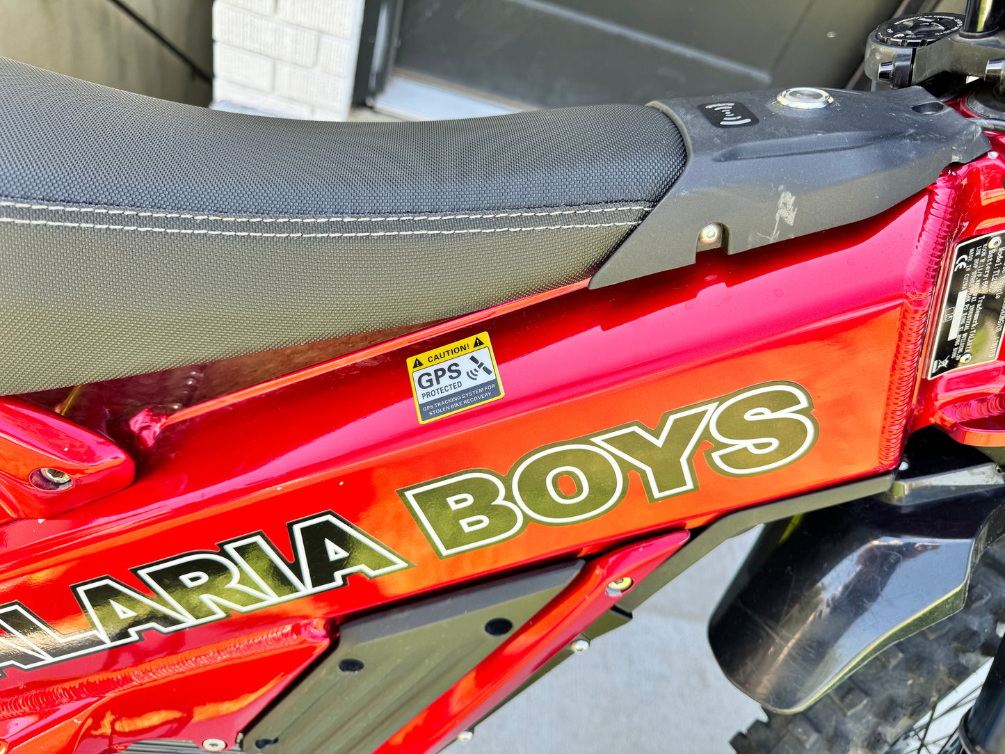 Anti Theft GPS Warning Sticker 3 Pack - Howling Moto