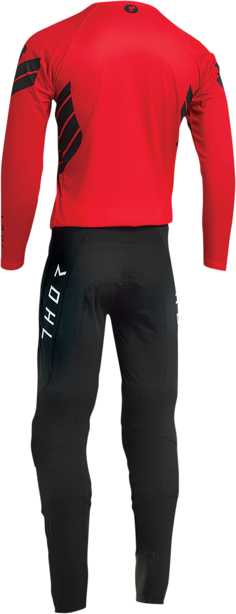 Red THOR Assist Sting long-sleeve MTB jersey with breathable fabric and sporty design, suitable for mountain biking.