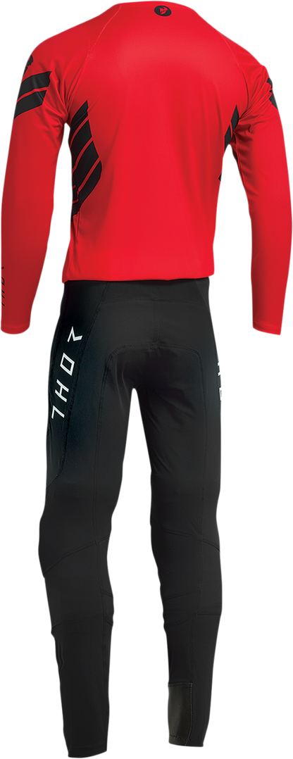 Red THOR Assist Sting long-sleeve MTB jersey with breathable fabric and sporty design, suitable for mountain biking.