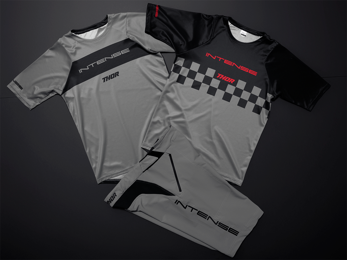 Black and gray THOR Intense Assist Chex short-sleeve jersey in size large, featuring the THOR logo and sporty design.