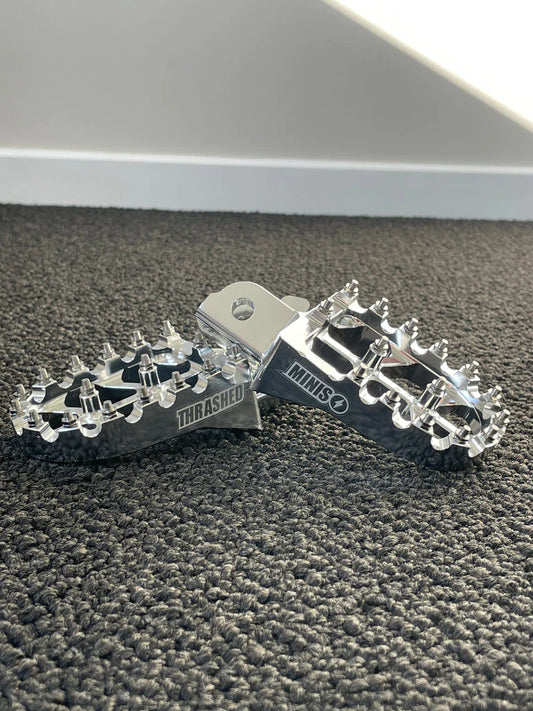 THRASHED MINIS CRF110/125 DIRECT FIT OFFSET FOOTPEGS - Howling Moto