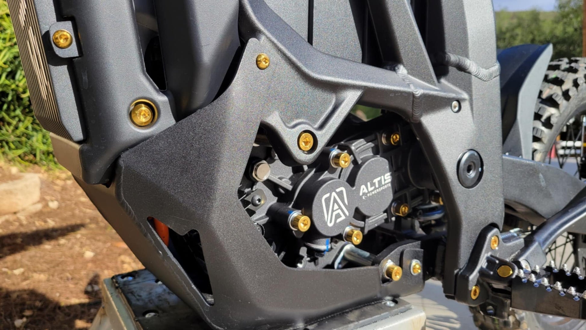 Titanium Full Body Kit - Altis Sigma - Howling Moto