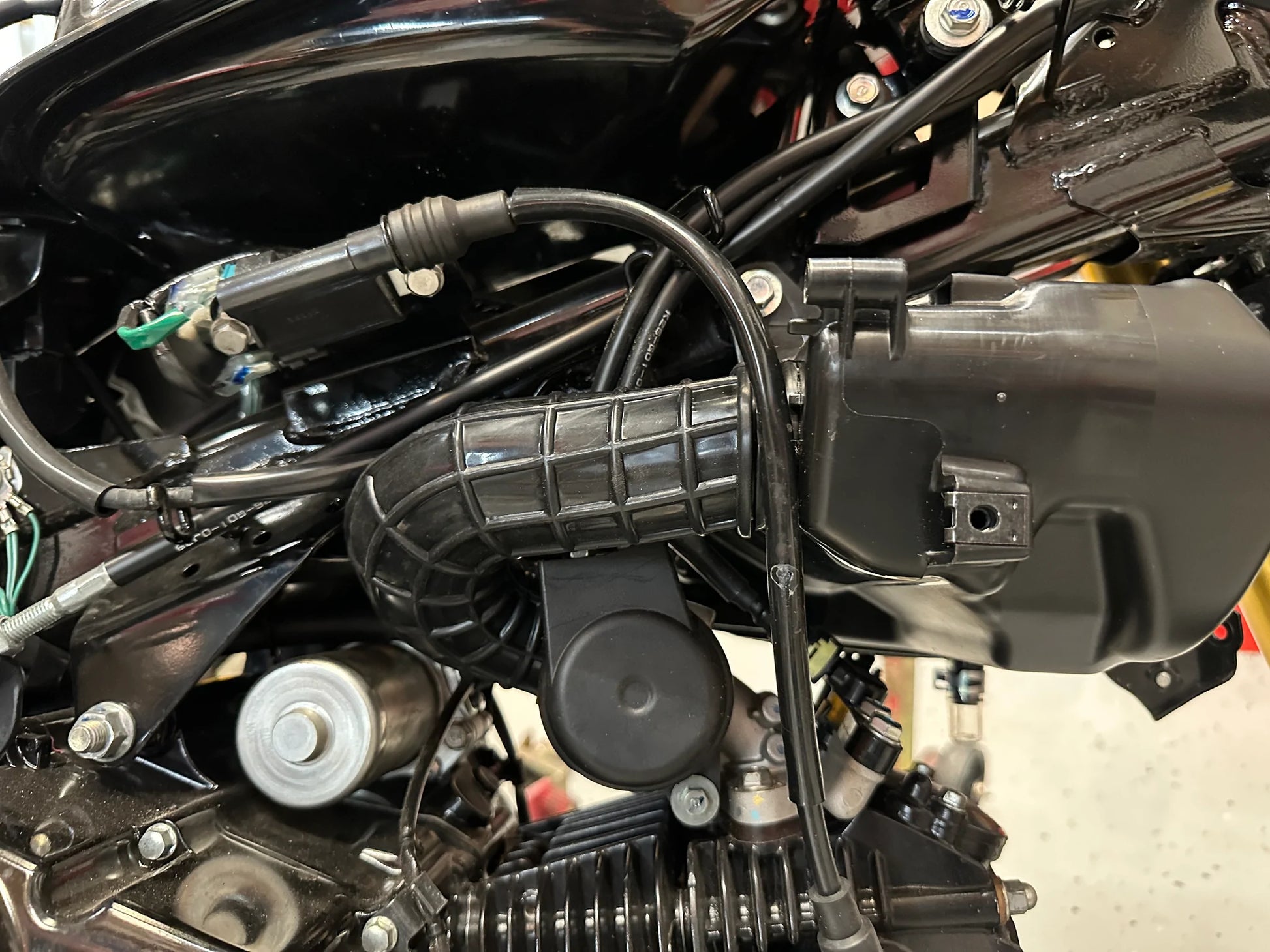 Decha Performance 2022+ Honda Grom Stealth Intake Tube - Howling Moto